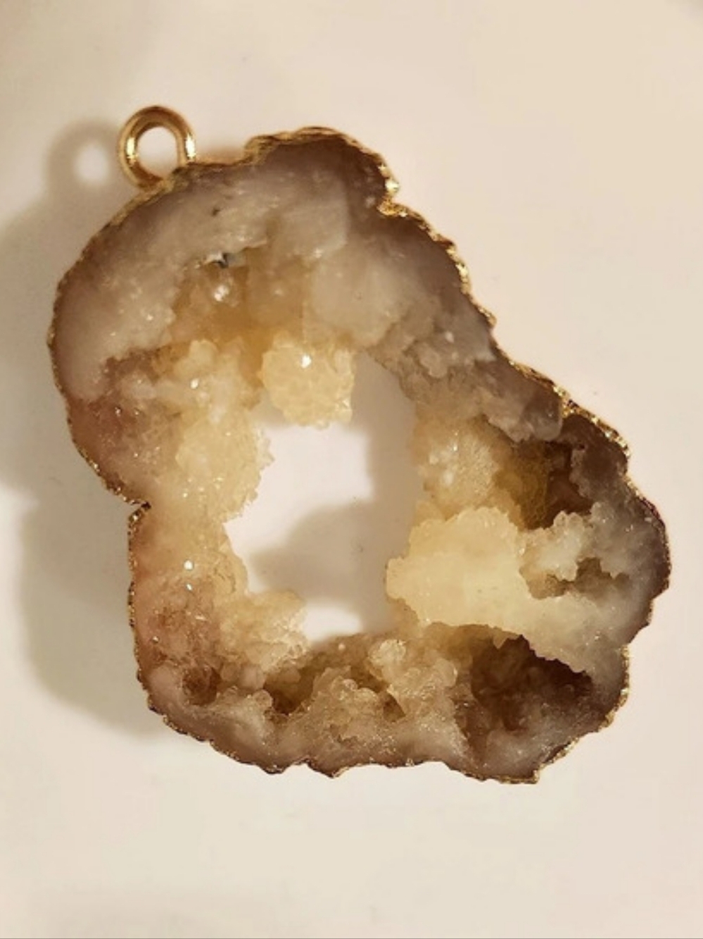 Druzy Geode Pendant Necklace in Gold & Cream Like New